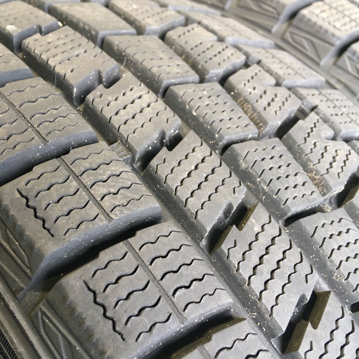 ダンロップ WINTER MAXX WM01 175/65R15 4本SET/2018年製9.5分 ダンロップ WINTER MAXX WM01 175/65R15 4本SET/2018年製9.5分