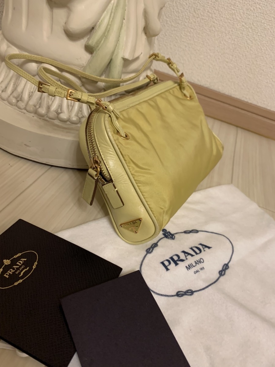 お得，新品 プラダ PRADA 風水 黄色 金運アップ イエロー ミニポーチ ミニバッグ ポシェット レザー 本革(ショルダーバッグ)｜売買されたオークション情報、yahooの商品情報をアーカイブ公開 - オークファ かばん、バッグ