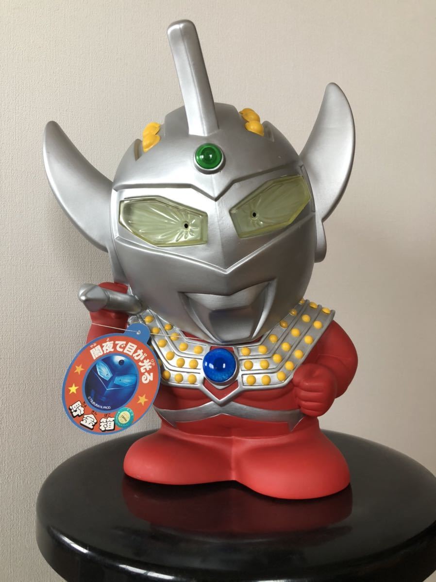 ウルトラマンタロウ 特大貯金箱 暗闇で目が光る！ 蓄光 高さ約35cm 開封