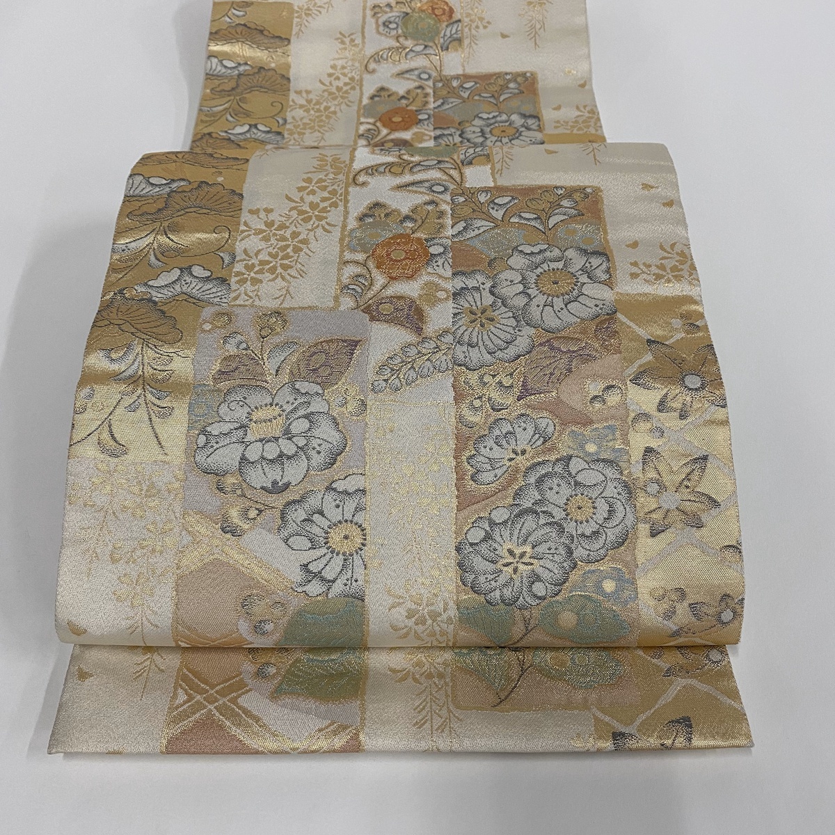 袋帯 美品 名品 数寄屋 辻が花柄 桜 箔 クリーム 六通 正絹 【中古】