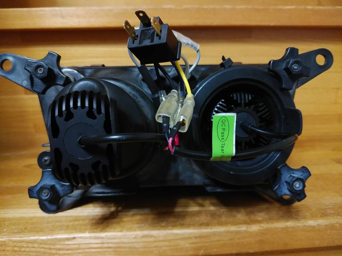 ヘッドライト。片眼プロジェクター。TRX850で使ってました。FZR250R