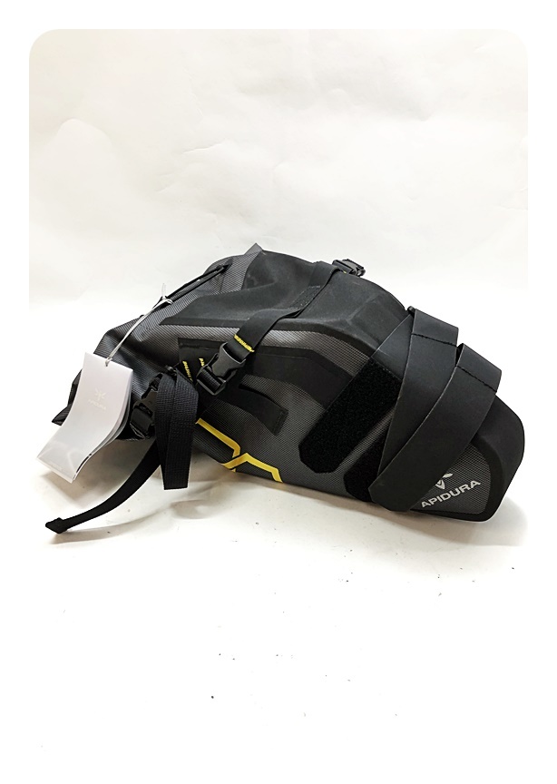 【新作，最新作】 アピデュラ APIDURA サドルバッグ 17L グレー ブラック サイクルバッグ(サドルバッグ)｜売買されたオークション情報、yahooの商品情報をアーカイブ公開 - オークファン サドルバッグ