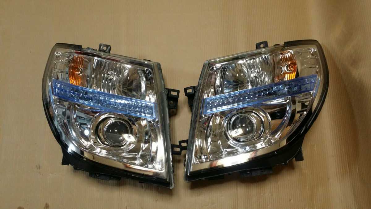 Nissan E51 HIDヘッドライト KOITO 100-24852 日産エルグランド 【公式