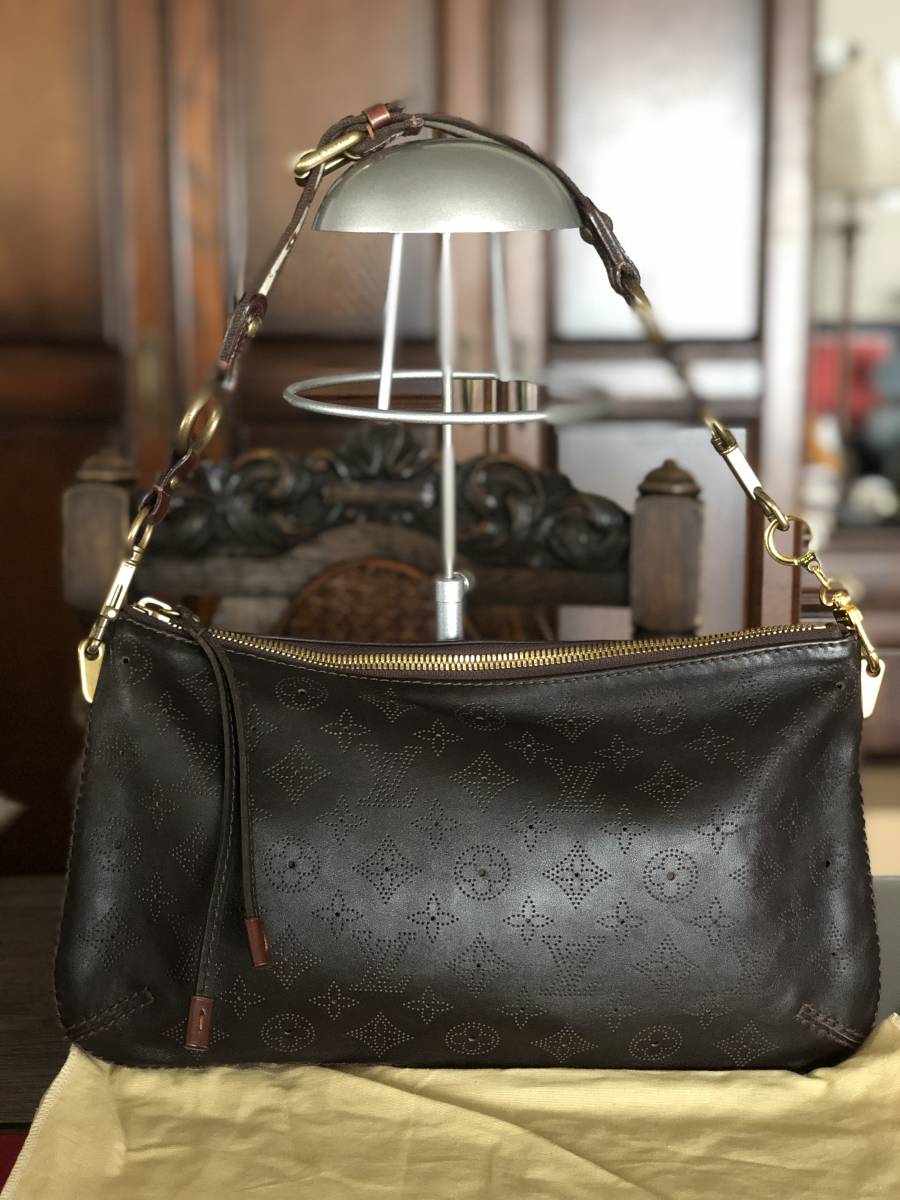 louis-vuitton-zippy-wallet--M42616_PM2_Front%20view