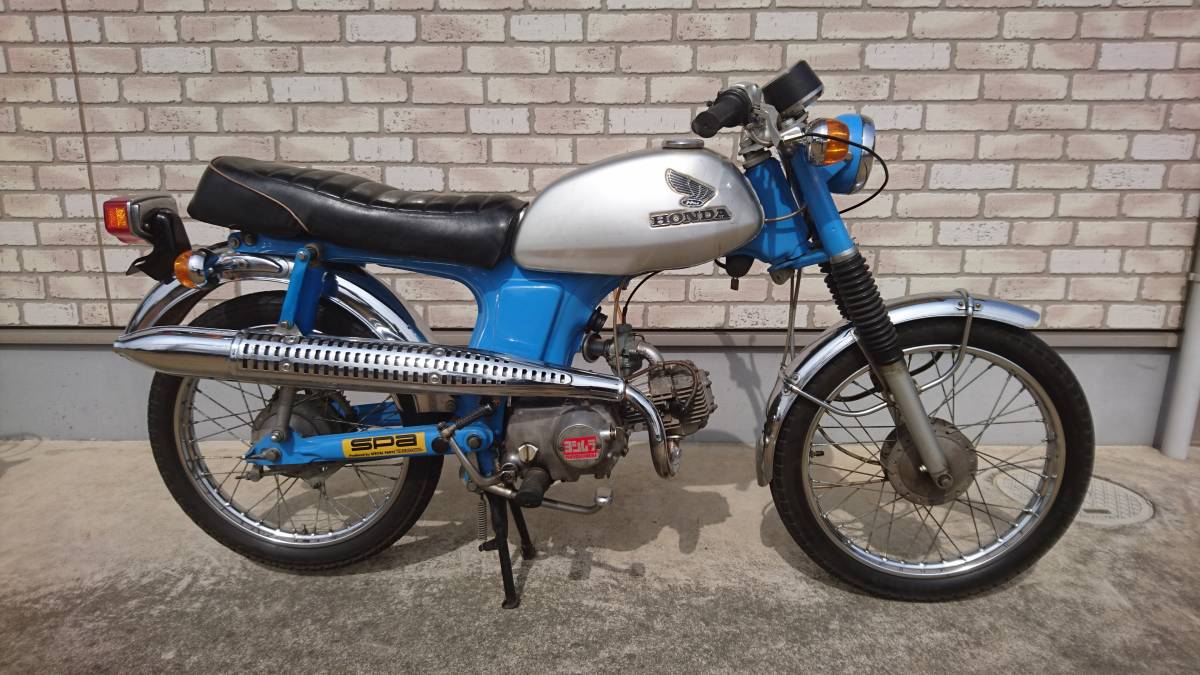 ホンダ CL50 Honda マフラー 60年代のスクランブラーをイメージさせた