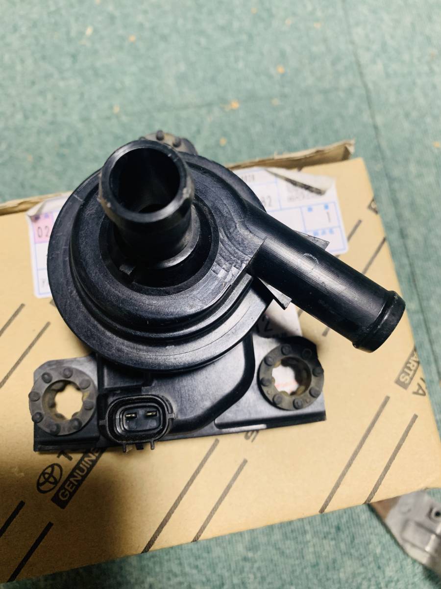 アルファードハイブリッド ATH10W 純正インバーター用ウォーターポンプ_3