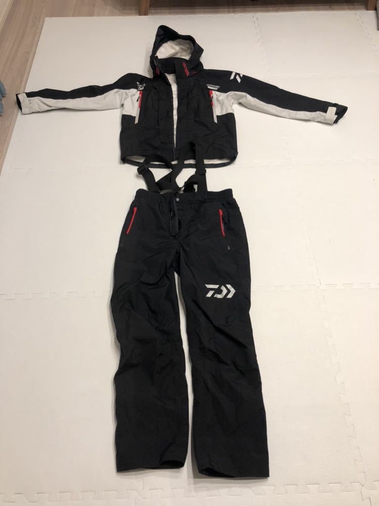  レインスーツ DAIWA ダイワ レインマックス sサイズ DR-3108(フィッシングスーツ)｜売買されたオークション情報、yahooの商品情報をアーカイブ公開 - オークファン フィッシングスーツ