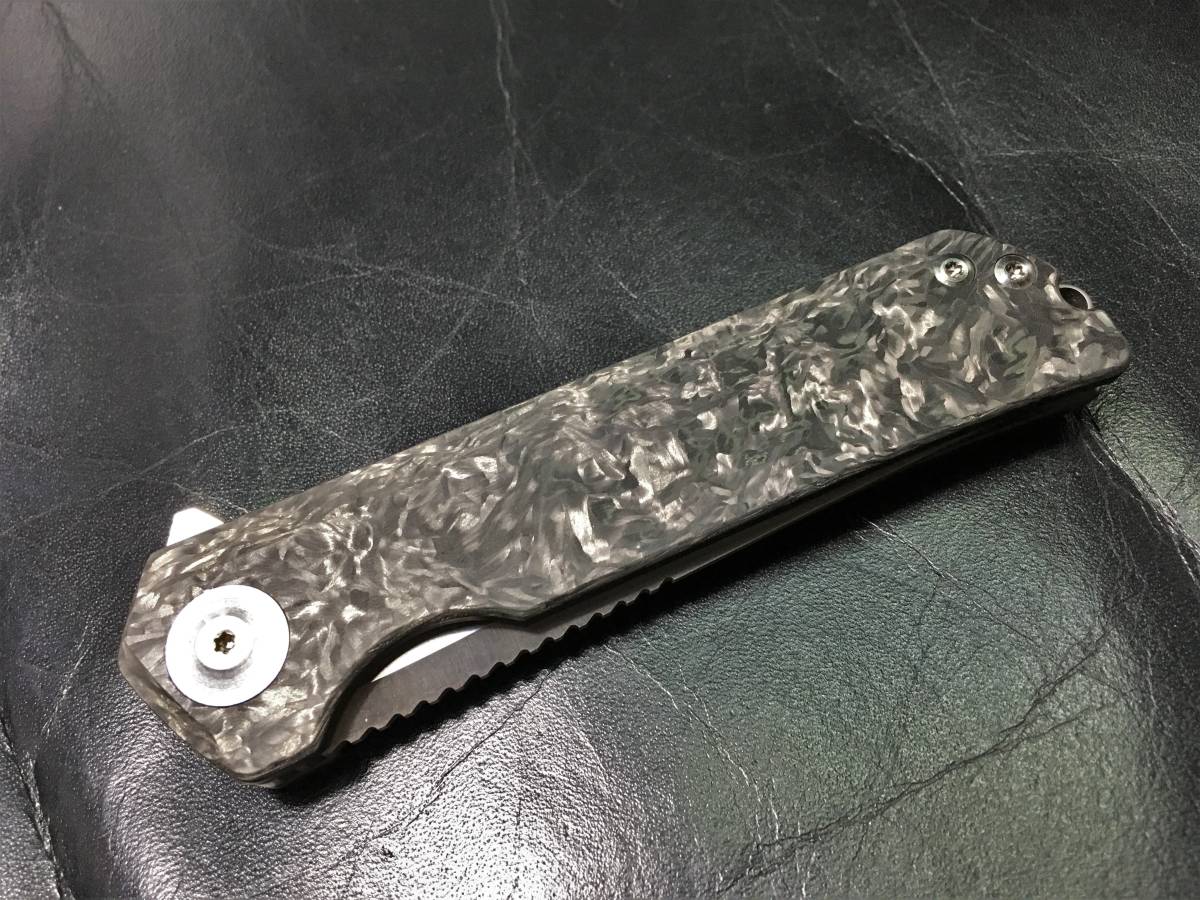 Liong Mah Warrior | Knife Frame Lock - Two M390 V2 Design Carbon Designs CF (3.375