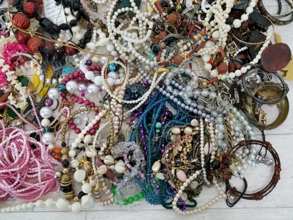 セールネット xu□ イミテーションアクセサリー まとめ 約7kg ピアス セールネット xu□ イミテーションアクセサリー まとめ 約7kg ピアス