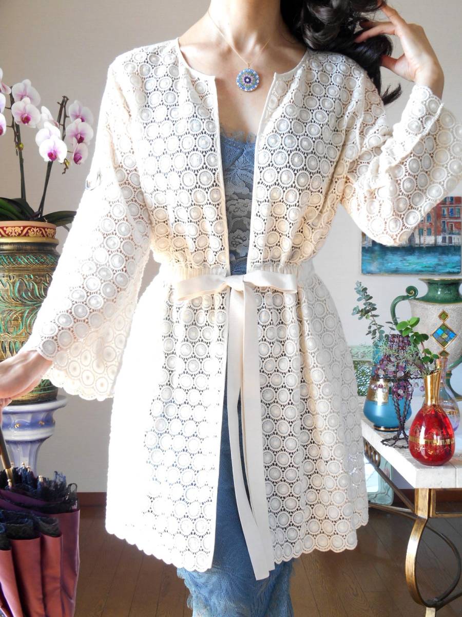VIVIENNE TAM*46，950円 生成りアイボリー色の総レース刺繍