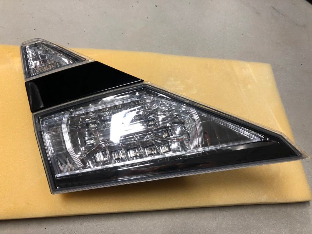 トヨタ純正 アクア NHP10 前期 右ヘッドライト LED KOITO 52-247 刻印 W