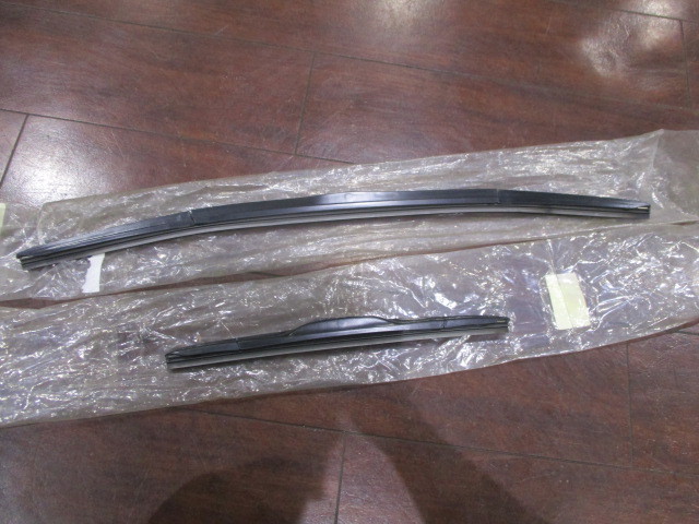 新品★トヨタ純正 40系プリウスα ZVW41W★フロントワイパーブレード左右セット★ゴム付★85212-47080/85222-47061