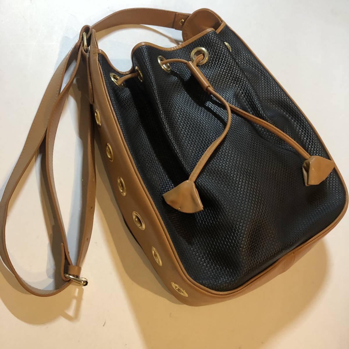 本物☆イヴ・サンローラン 巾着型 ショルダーバッグ サイド スタッズ 