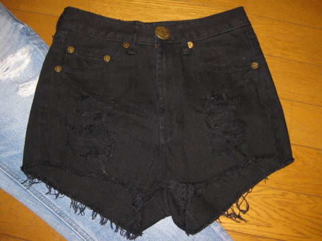 Emoda ショートパンツ２枚組とmurua Moussyデニム パンツ 売買されたオークション情報 Yahooの商品情報をアーカイブ公開 オークファン Aucfan Com