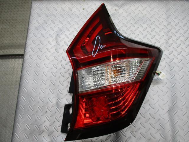 専用ページ ノート DBA-E12 右テールランプ KAD 26550-5WK0B X ノート E12⁄HE12⁄NE12⁄