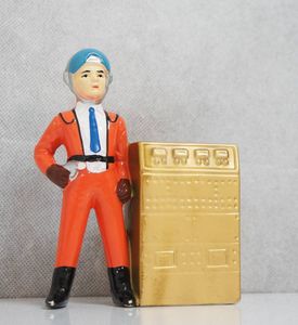 ウルトラマン 貯金箱のYahoo!オークション(旧ヤフオク!)の相場・価格を