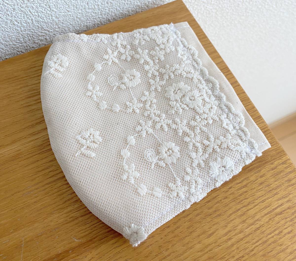 【【ハンドメイド】■マスクカバー(内ポケット付)■チュールレース/刺繍生地/ベージュ■ハーフリネン/ダブルガーゼ■小花柄/ボタニカル２_1