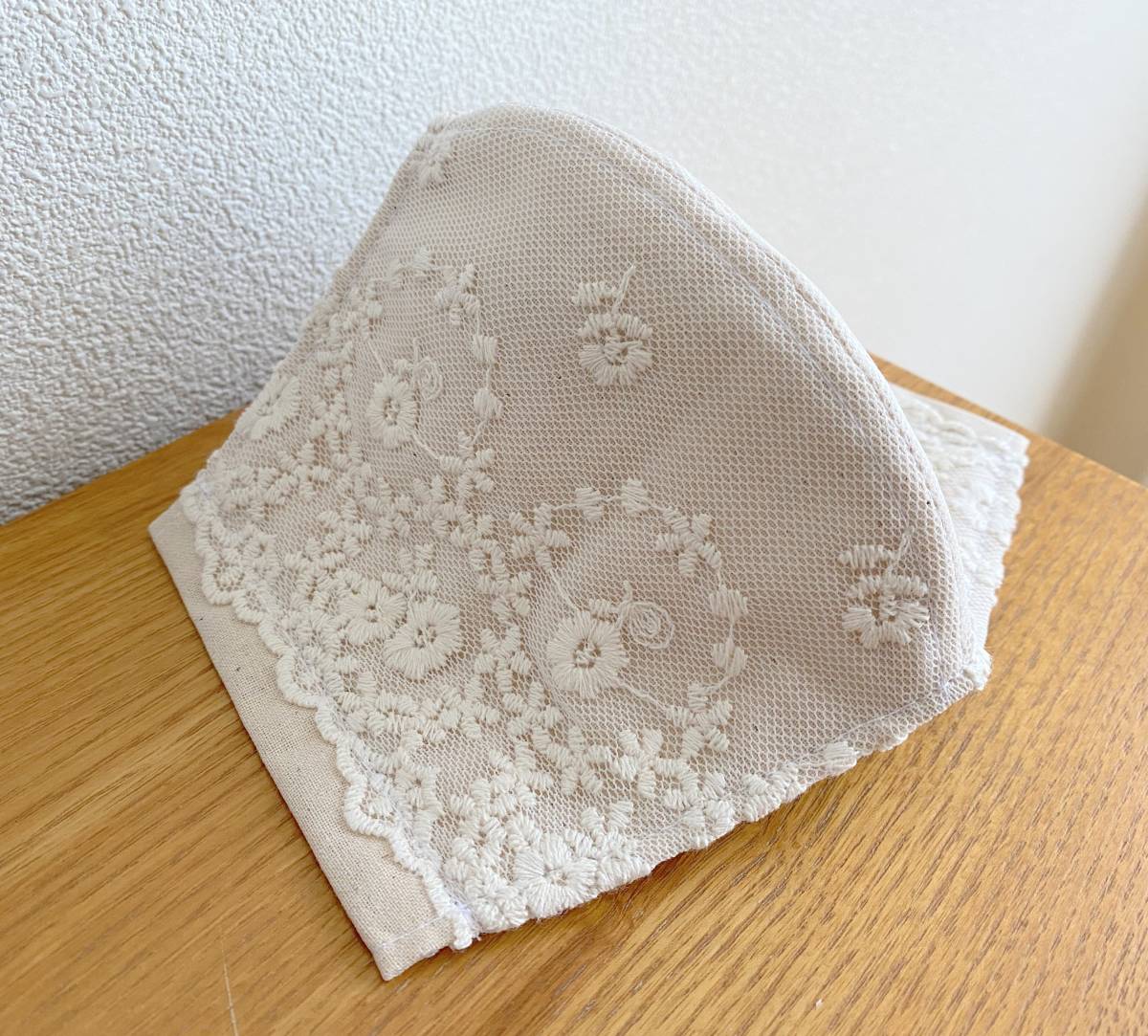 【【ハンドメイド】■マスクカバー(内ポケット付)■チュールレース/刺繍生地/ベージュ■ハーフリネン/ダブルガーゼ■小花柄/ボタニカル２_2