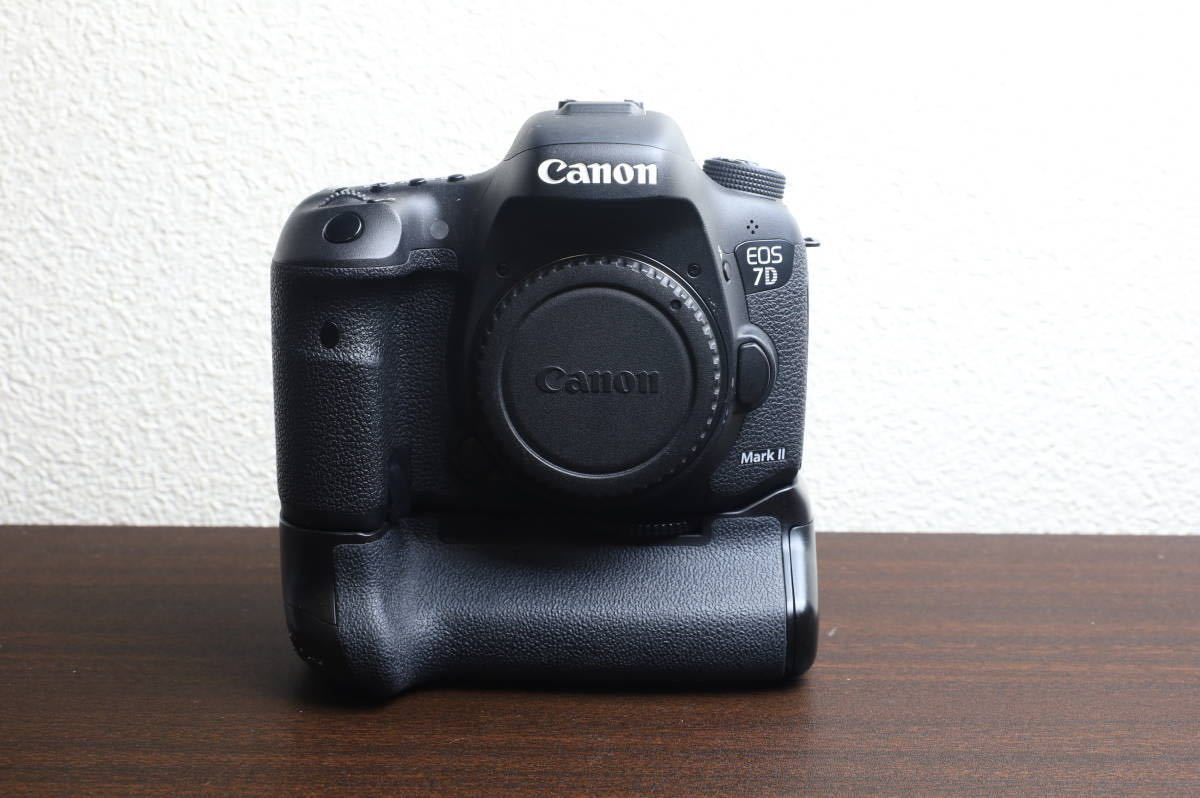 CANON EOS 7DMarkⅡボディ バッテリーグリップ・元箱・おまけあり