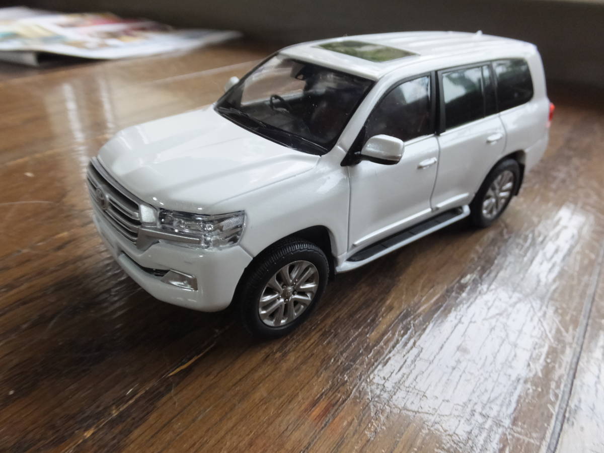 TOYOTA LAND CRUISER 1/30 ミニカー 非売品(希少) 非売品 TOYOTA トヨタ ランドクルーザーLANDCRUSER 1/30 色見本