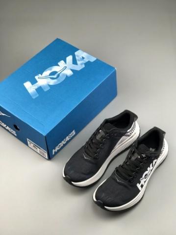 ONE HOKA ランニングシューズ - 話題のランニングシューズ『CARBON X』に第3弾となる新色 One hoka ReviewHOKA ホカ BLACK carbon トレイル エックス）」 X（カーボン ONEから、全面リニューアルした長距離ランニング向けカーボン