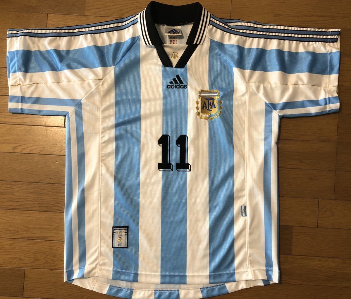 得価，HOT アルゼンチン代表ユニフォーム 1998年 アディダス #11 フアン セバスティアン ベロン Mサイズ(アルゼンチン)｜売買されたオークション情報、yahooの商品情報をアーカイブ公開 - オークファン ユニフォーム