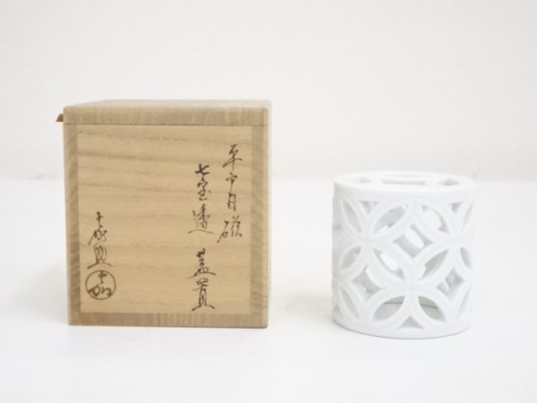 2774 茶道具平戸焼 横石嘉助 平戸白磁七宝透 蓋置 共箱 未