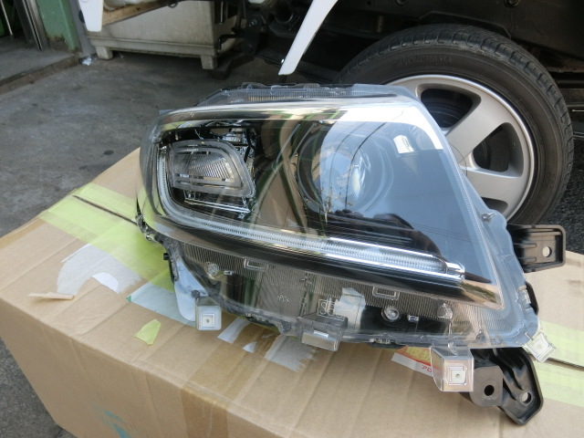 スペーシアカスタム MK53S 右ヘッドライト 売切り