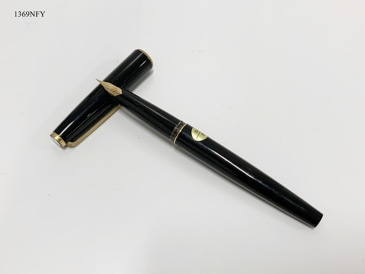 モンブラン】 万年筆 320 ブラック ゴールド 14K 585刻印 ドイツ製