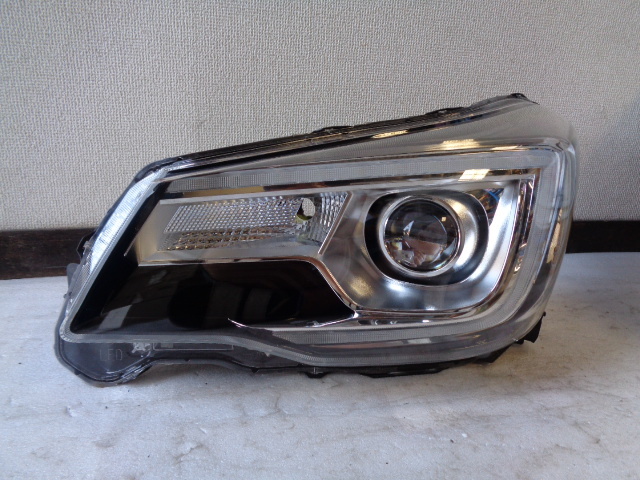 大阪 ⑧ フォレスター ヘッドライト左 SJ5 SJG 後期 KOITO 100-60310