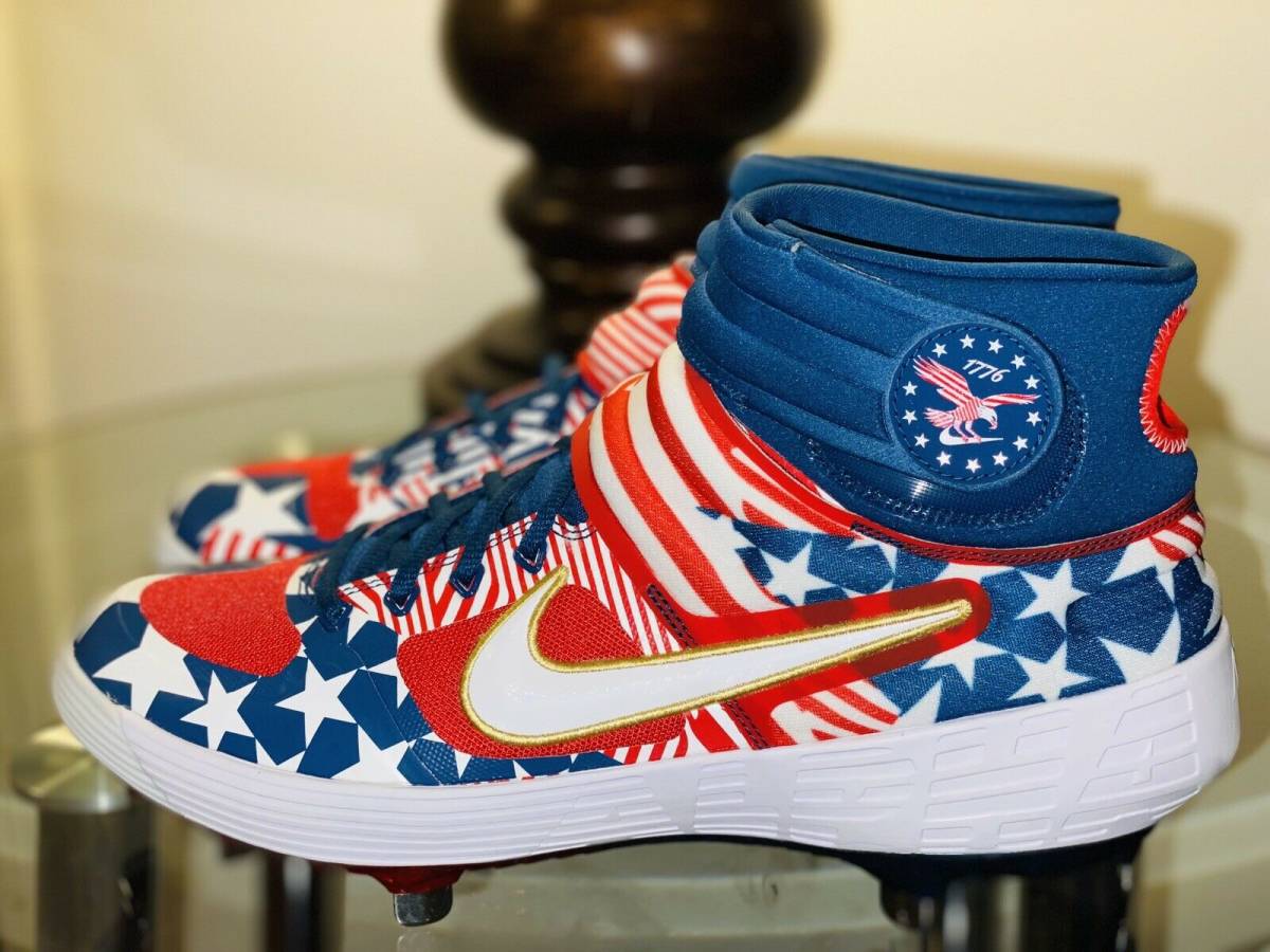 NIKE - by USA国内限定Nike星条旗チームUSA☆Ultrafly 2☆29.5cmの通販 ナイキから星条旗をテーマとしたカラーリングのエアフォース1が登場 FORCE smoke の通販 アメリカ 星条旗 PREMIUM 0 AIR 星条旗の中古品・新品・未 キャパニック選手