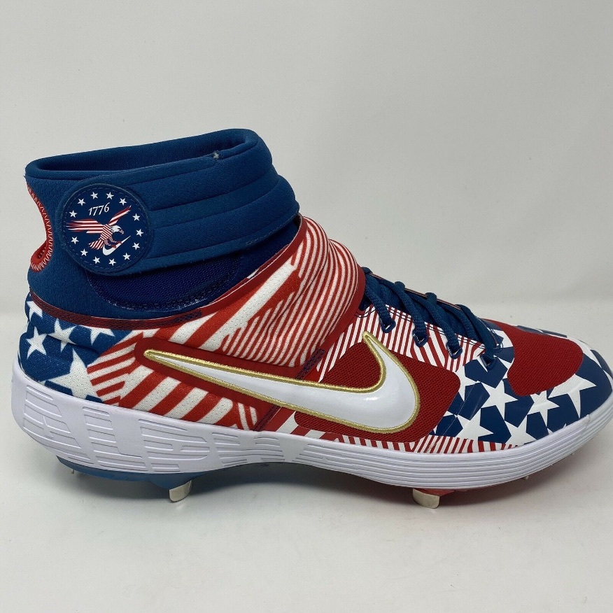 NIKE - by USA国内限定Nike星条旗チームUSA☆Ultrafly 2☆29.5cmの通販 ナイキから星条旗をテーマとしたカラーリングのエアフォース1が登場 FORCE smoke の通販 アメリカ 星条旗 PREMIUM 0 AIR 星条旗の中古品・新品・未 キャパニック選手