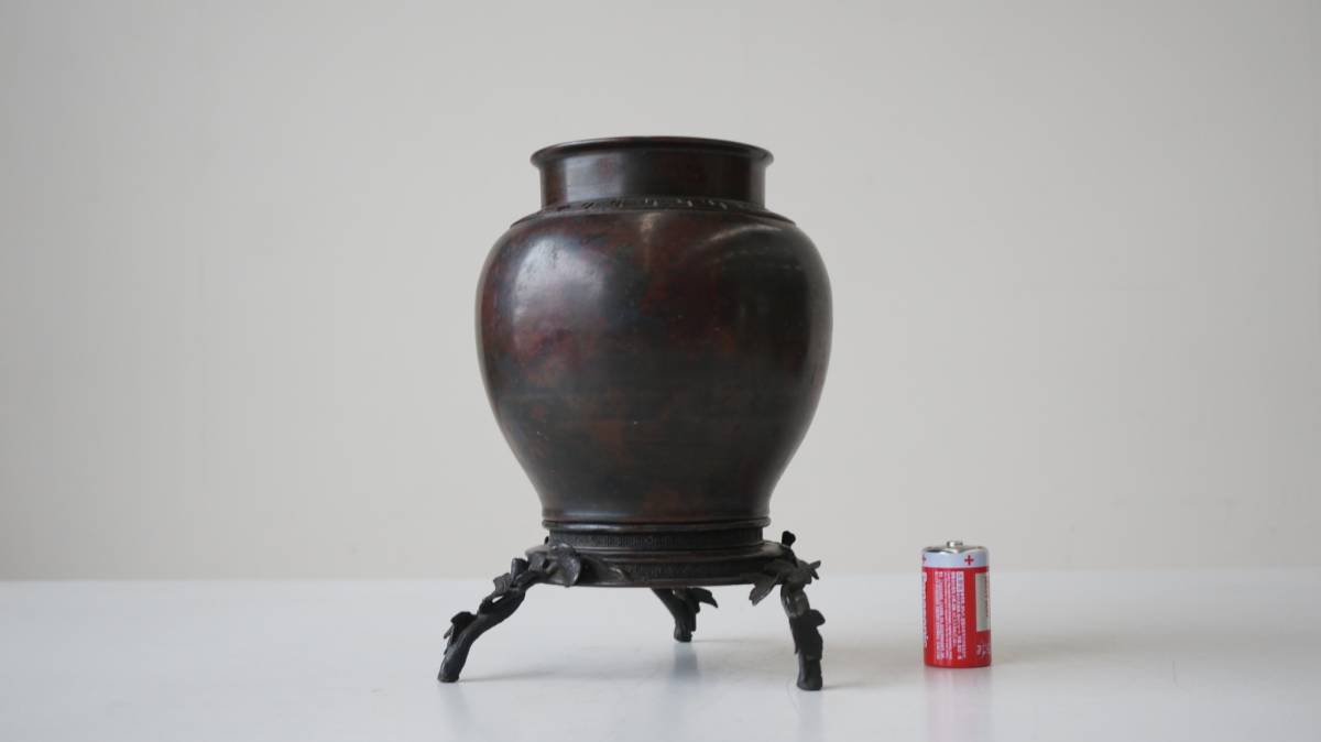 時代物 市川東玉斎 金工師 在銘 銅製三足流雲文獣足丸形花入 東玉 銅製