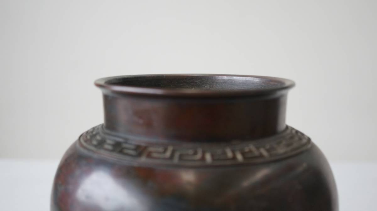 時代物 市川東玉斎 金工師 在銘 銅製三足流雲文獣足丸形花入 東玉 銅製