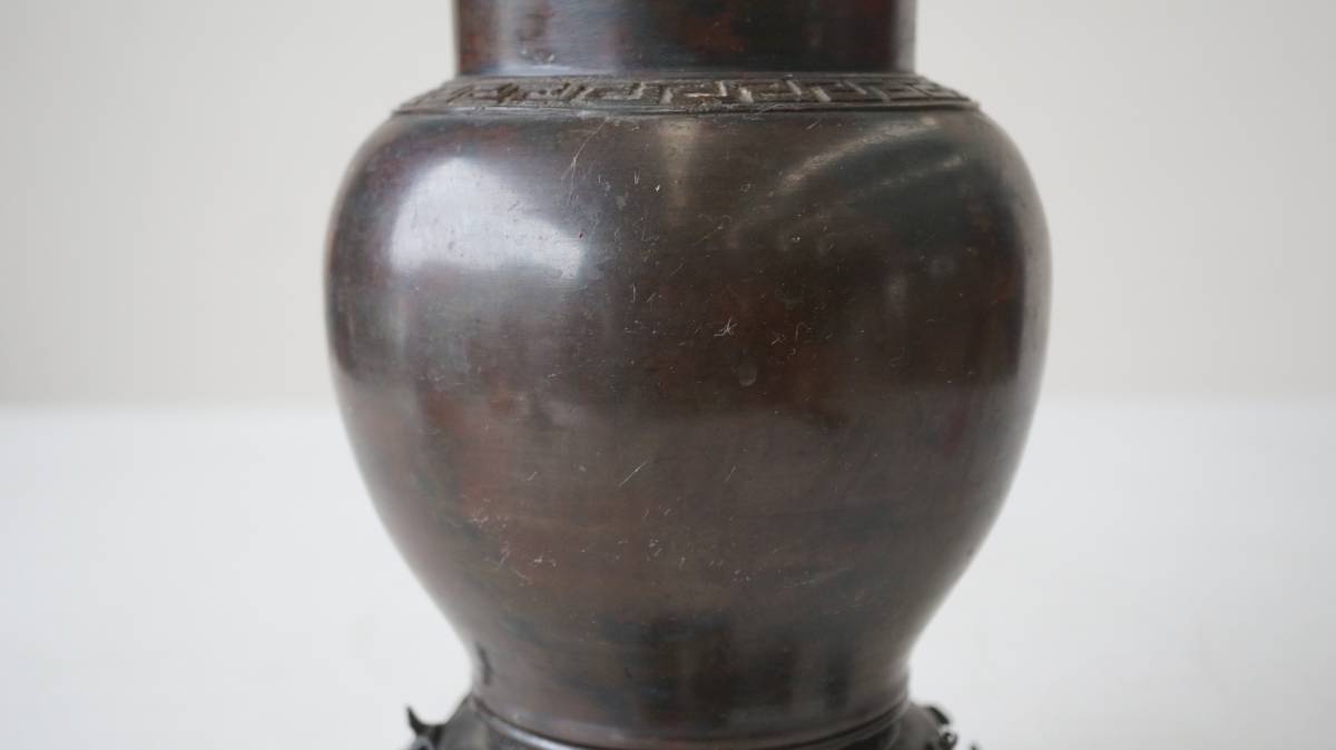 時代物 市川東玉斎 金工師 在銘 銅製三足流雲文獣足丸形花入 東玉 銅製