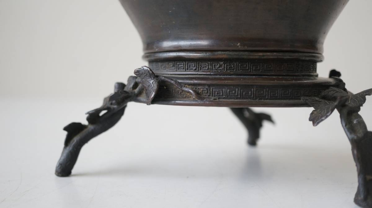 時代物 市川東玉斎 金工師 在銘 銅製三足流雲文獣足丸形花入 東玉 銅製