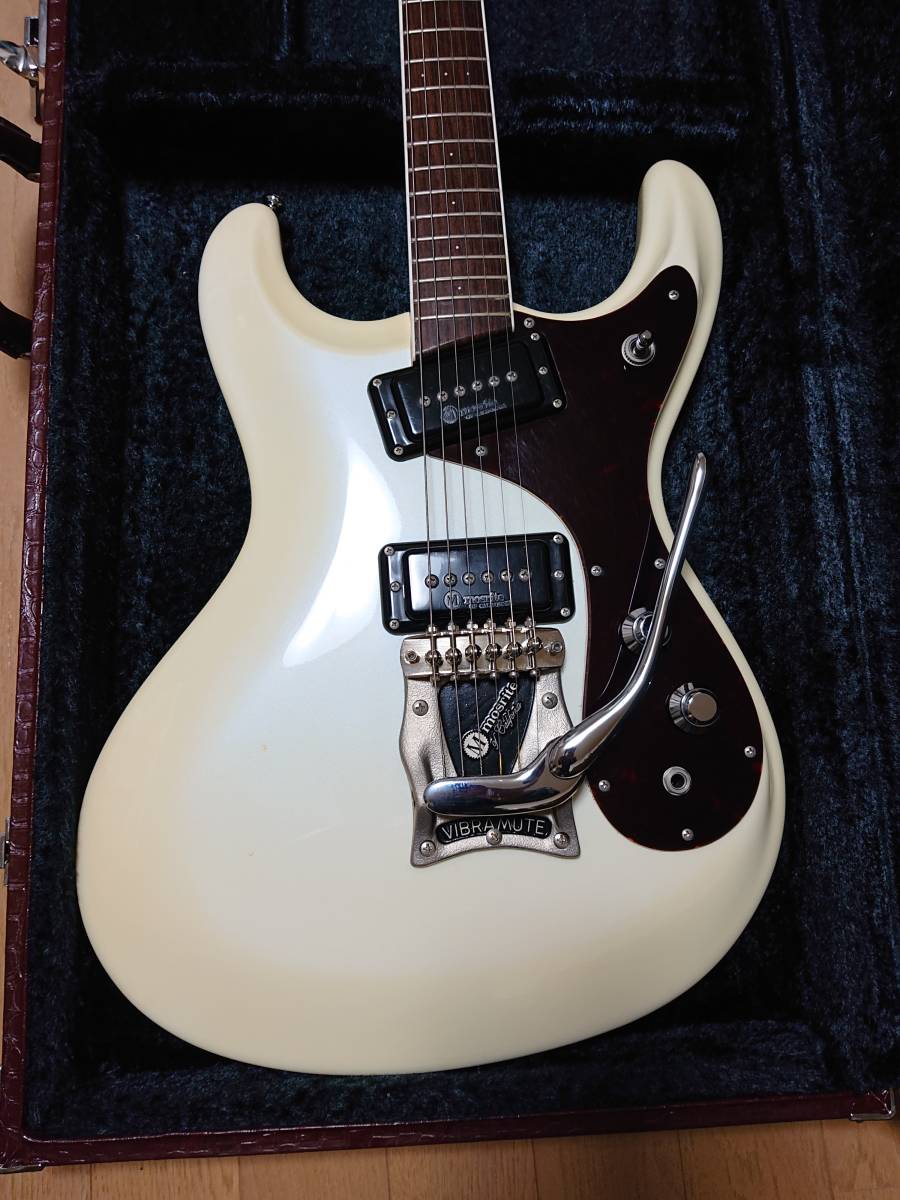 モズライトエレキギターパール ホワイト ハードケース。モズライトストラップ未開封 Mosrite（モズライト）Super Custom 黒雲製エレキギター ハードケース