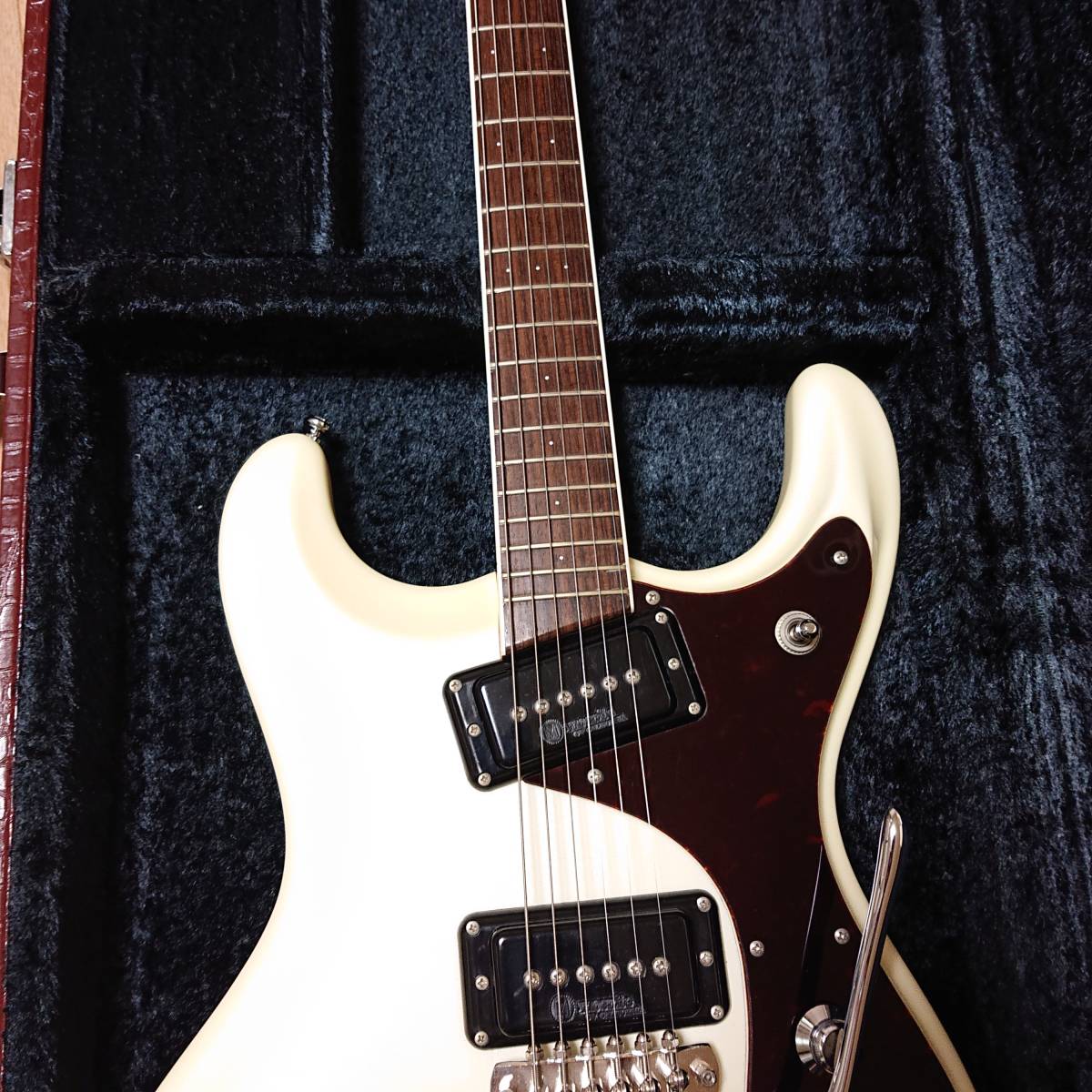 Mosrite（モズライト）Super Custom 黒雲製エレキギター ハードケース