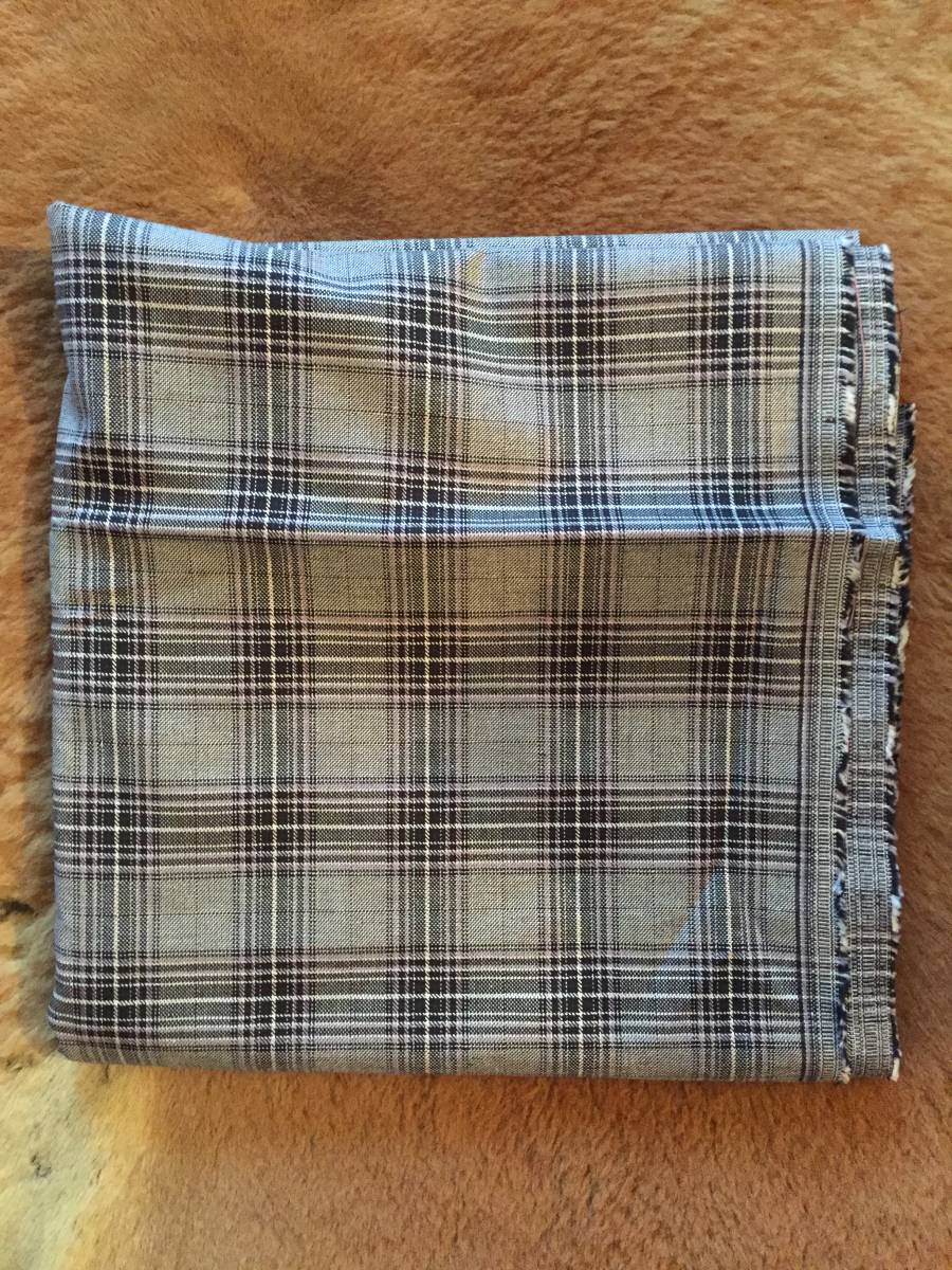 生地　先染めチェック柄ストレッチ　中肉　グレーベージュ×チャコール　　幅132cm 長さ124cm_1