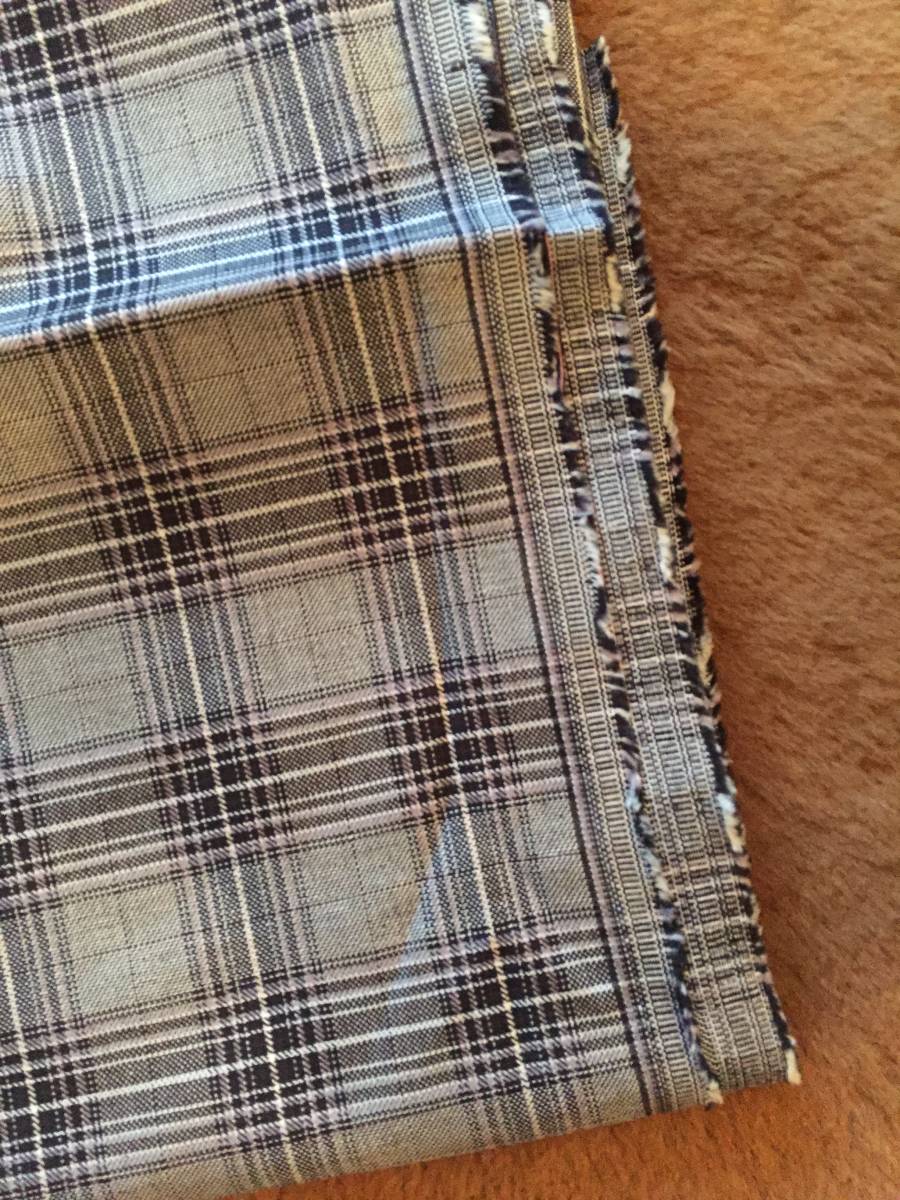 生地　先染めチェック柄ストレッチ　中肉　グレーベージュ×チャコール　　幅132cm 長さ124cm_2