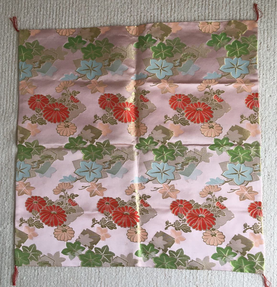 和柄 敷物 豪華な刺繍 テーブルランナー リメイク 手作り はぎれ 和柄布 汚れあり テーブルクロス 売買されたオークション情報 Yahooの商品情報をアーカイブ公開 オークファン Aucfan Com