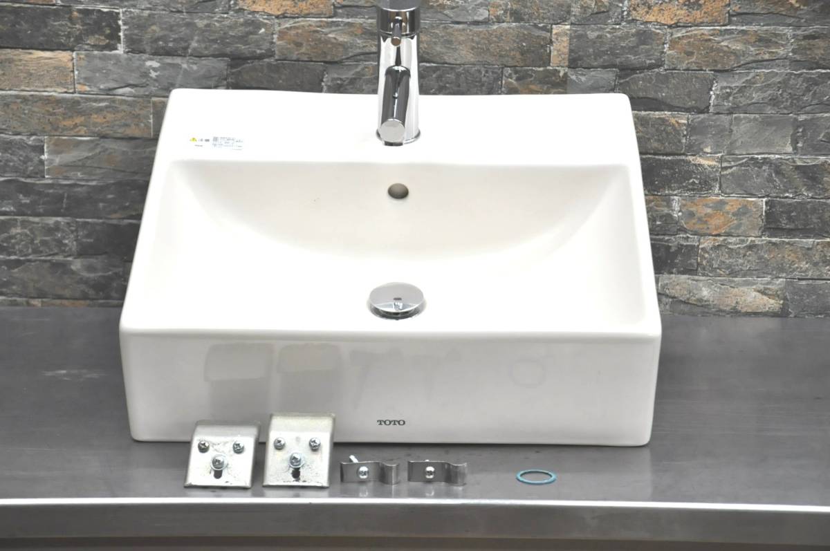 S003 7 Toto 手洗いボウル L710c コンパクト 手洗い器 手洗いボール 洗面所 洗面台 蛇口付き 化粧室 W C 洗面台 洗面ボウル 鏡なし 売買されたオークション情報 ヤフオク の商品情報をアーカイブ公開 オークファン Aucfan Com