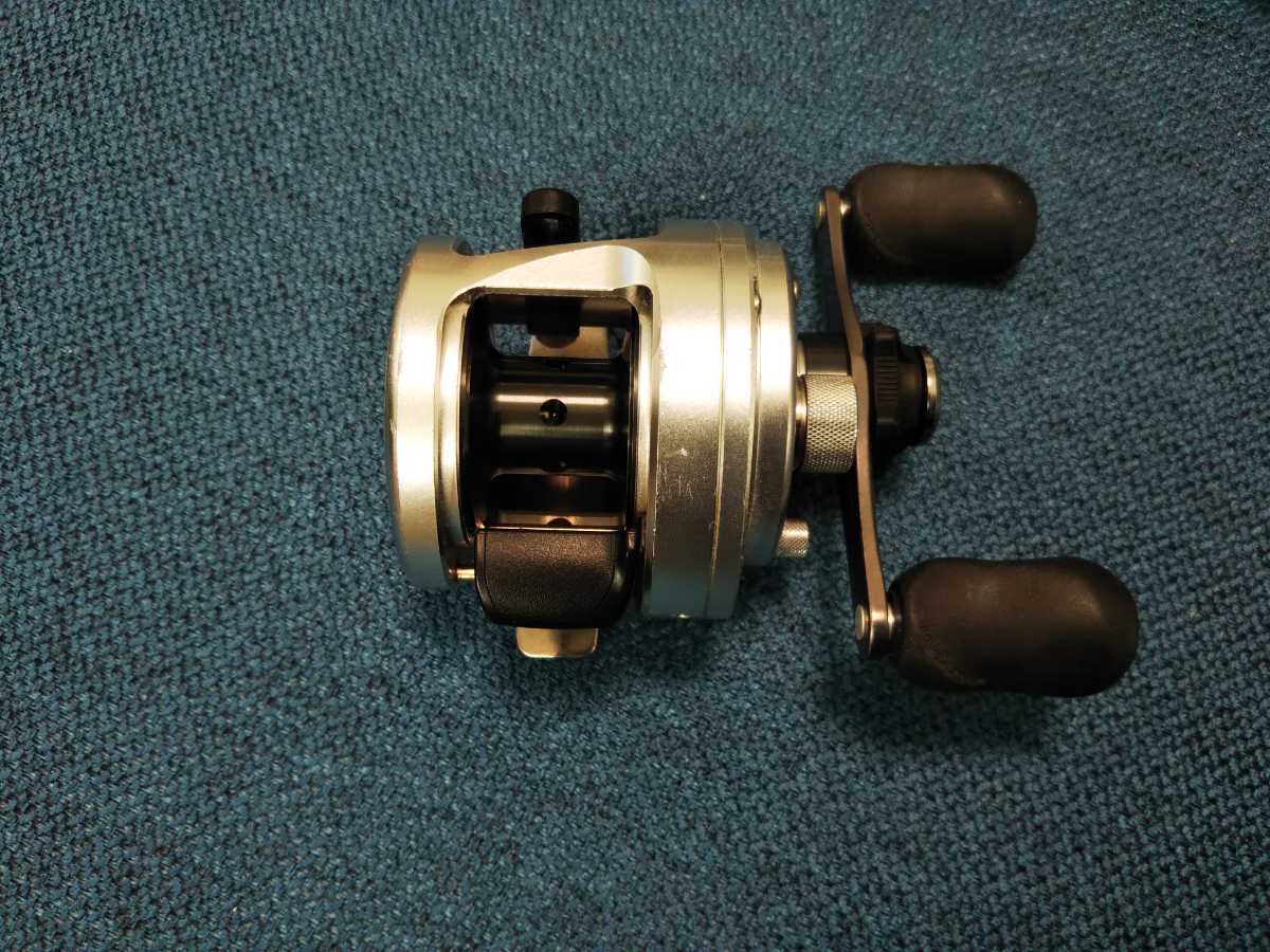 シマノ 12 カルカッタ 200 右ハンドル リール シマノ