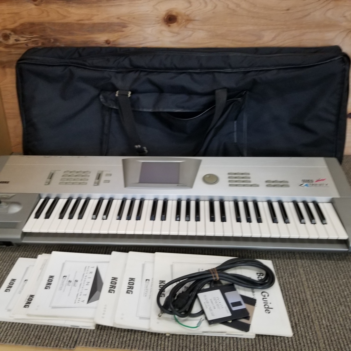 KORG Trinity Plus Keyboard - Silver - CenterStaging Rehearsal 