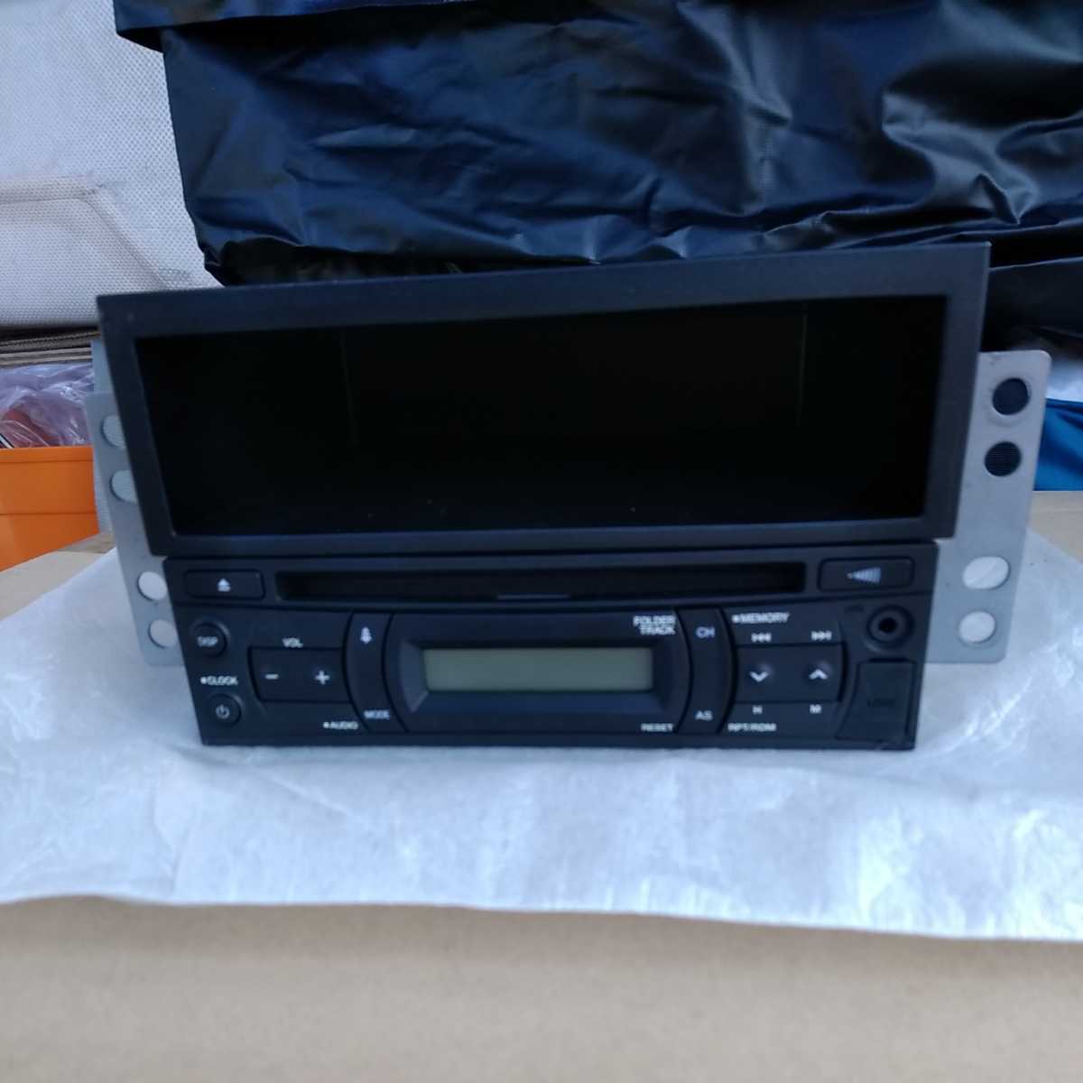 いすゞ純正　USB CDチューナー 24v 新車外し　ハーネス付き いすゞ純正USB CDチューナー 24v 新車外しハーネス付き