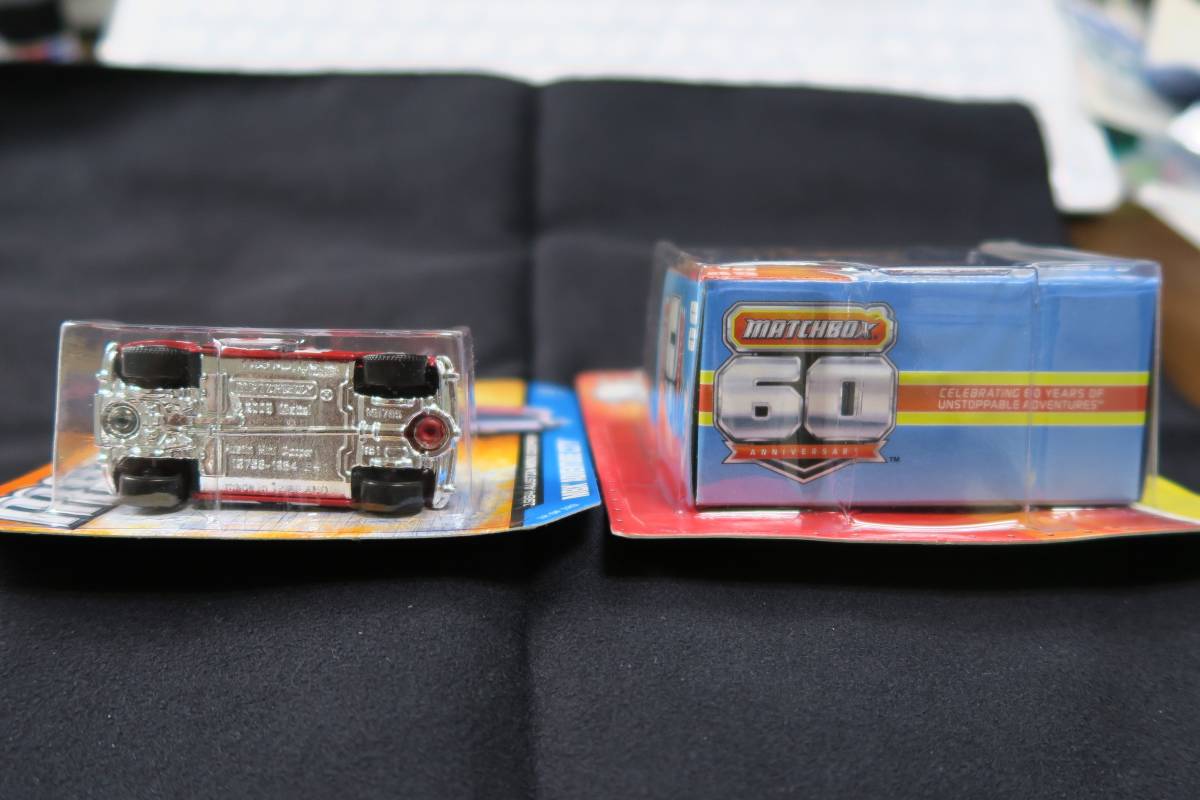 マッチボックス 60th ANNIVERSARY 1/64 Austin Mini Cooper S & 1964 Austin Mini Cooper 2台セット 未開封 _10