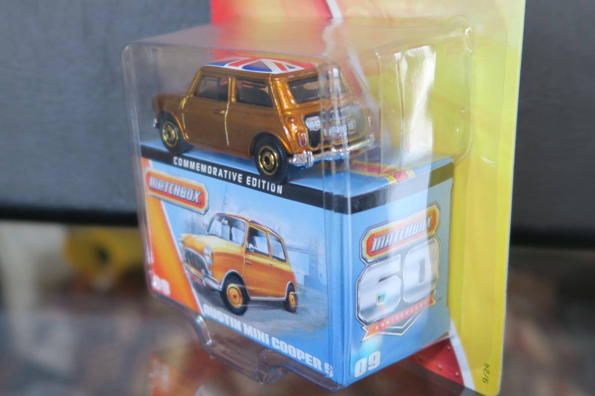 マッチボックス 60th ANNIVERSARY 1/64 Austin Mini Cooper S & 1964 Austin Mini Cooper 2台セット 未開封 _4