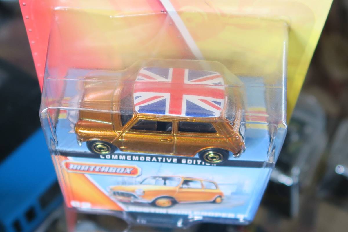 マッチボックス 60th ANNIVERSARY 1/64 Austin Mini Cooper S & 1964 Austin Mini Cooper 2台セット 未開封 _5