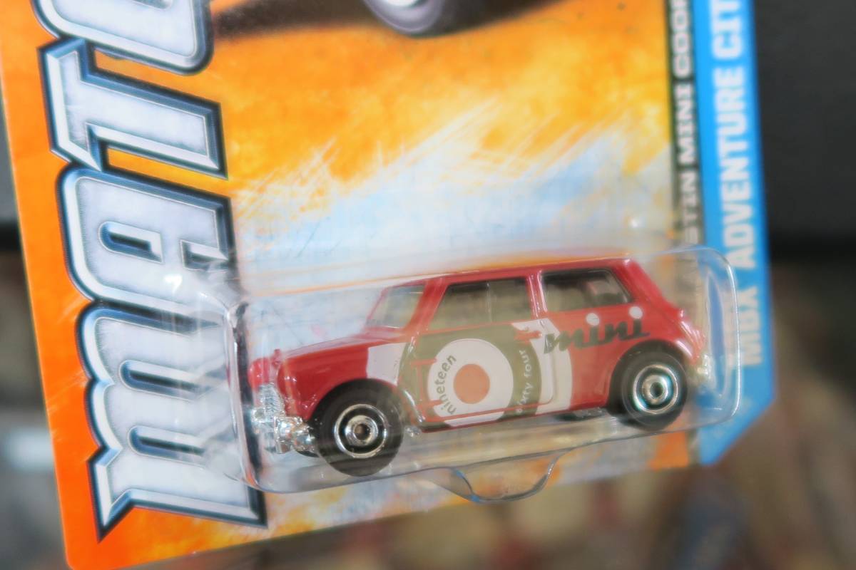 マッチボックス 60th ANNIVERSARY 1/64 Austin Mini Cooper S & 1964 Austin Mini Cooper 2台セット 未開封 _7