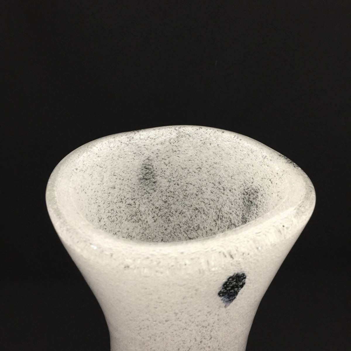 岩田 藤七 硝子花器【岩田藤七】作 硝子工芸 硝子細工 花瓶 花入